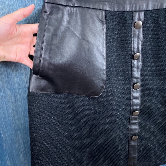 Suzy Shier 90s aesthetic black skirt with polyurethane leather accents - Picture 4 of 8